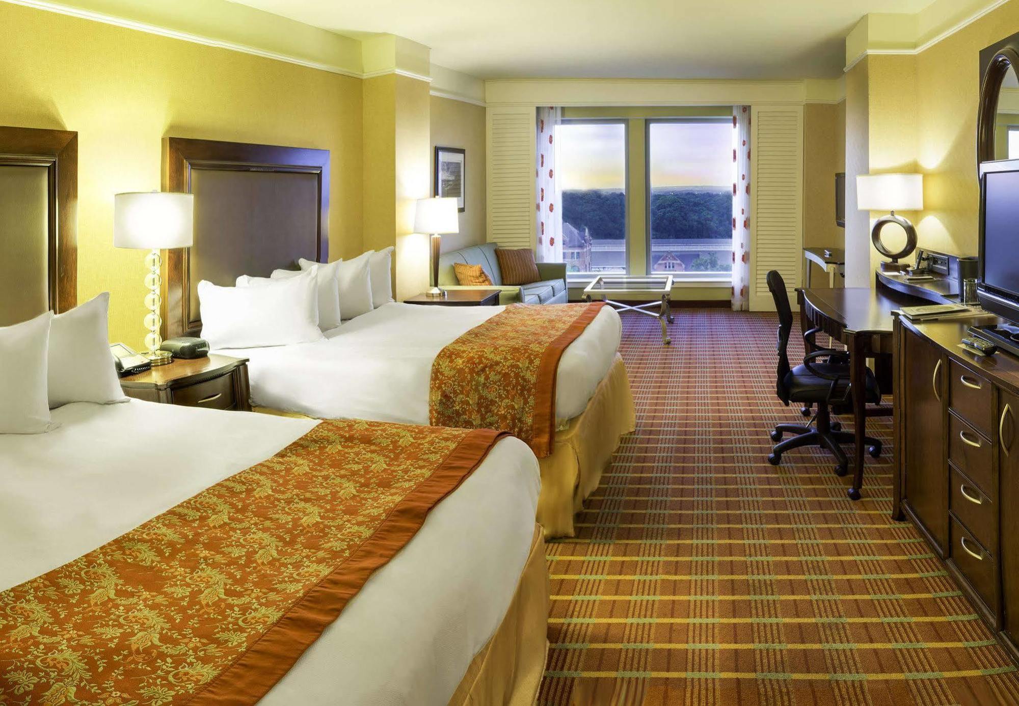 เรเนซองส์ มอนต์โกเมอรี โฮเทล แอนด์ สปา แอท คอนเวนชันเซ็นเตอร์ Hotel ภายนอก รูปภาพ