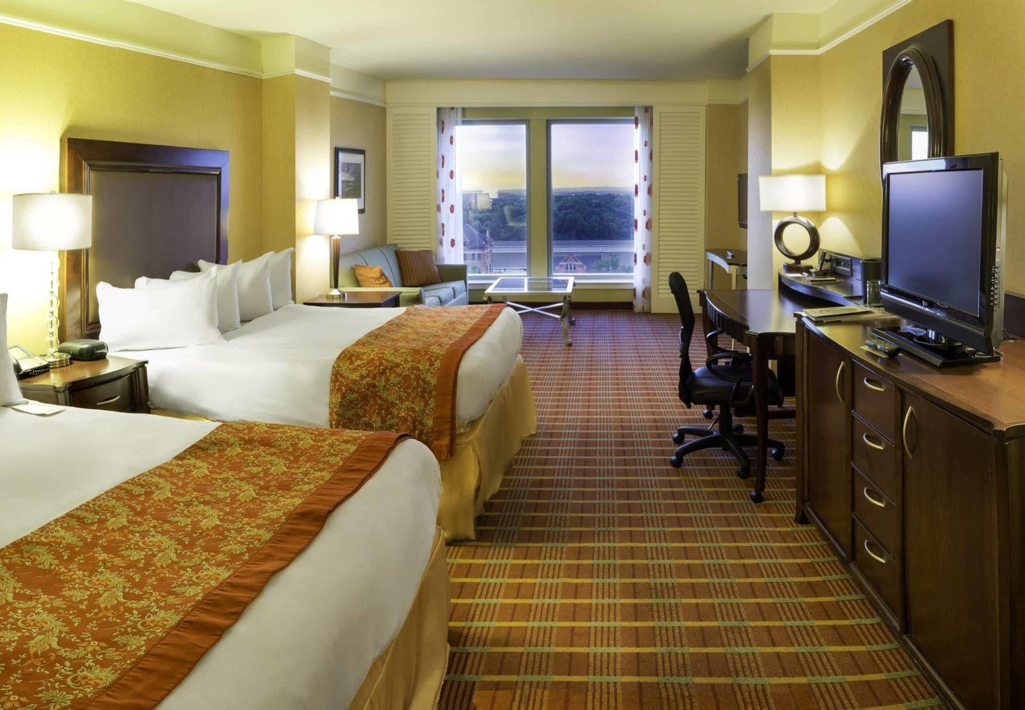 เรเนซองส์ มอนต์โกเมอรี โฮเทล แอนด์ สปา แอท คอนเวนชันเซ็นเตอร์ Hotel ภายนอก รูปภาพ