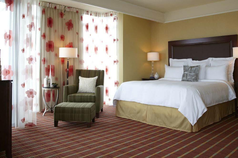 เรเนซองส์ มอนต์โกเมอรี โฮเทล แอนด์ สปา แอท คอนเวนชันเซ็นเตอร์ Hotel ภายนอก รูปภาพ